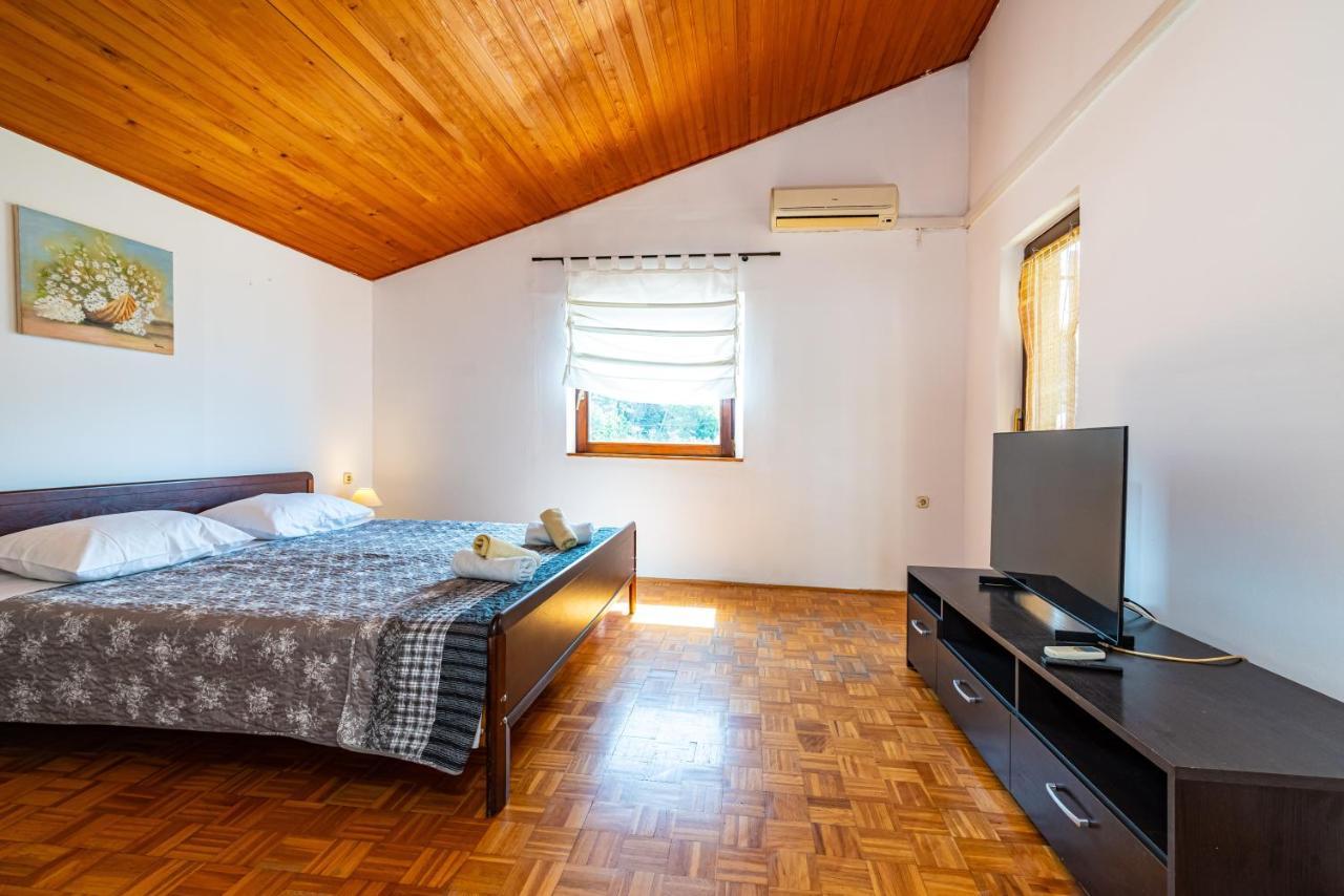 Apartment Sea And Mountain With Pool Novigrad  Room photo