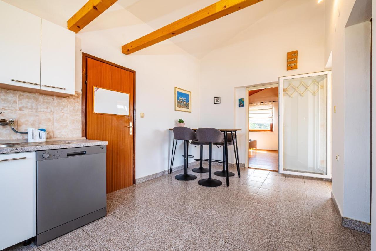 Apartment Sea And Mountain With Pool Novigrad  Room photo