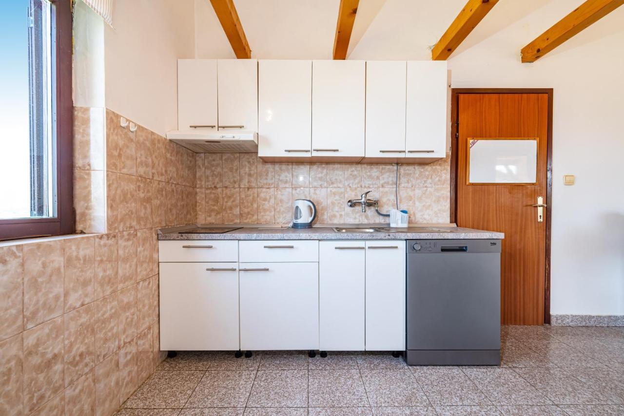 Apartment Sea And Mountain With Pool Novigrad  Room photo