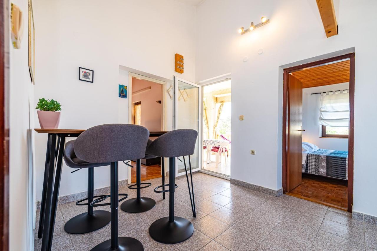 Apartment Sea And Mountain With Pool Novigrad  Room photo